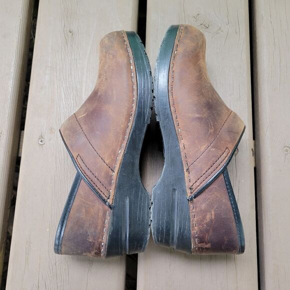 Dansko Professional Classic Brown Oiled Leather Platform Distressed Clogs 38 - Picture 2 of 7